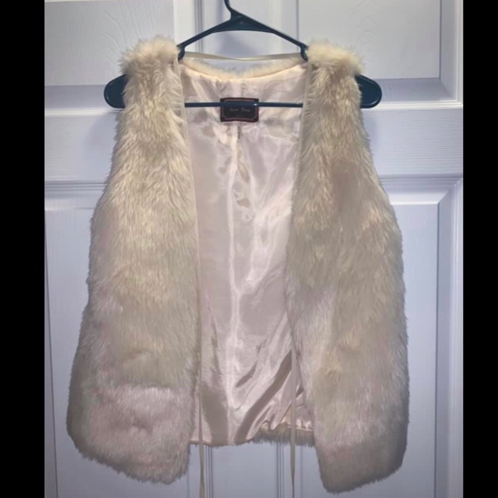 Faux Fur vest NWT size small